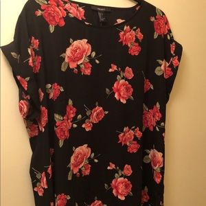 Short sleeved floral dressy top❤️